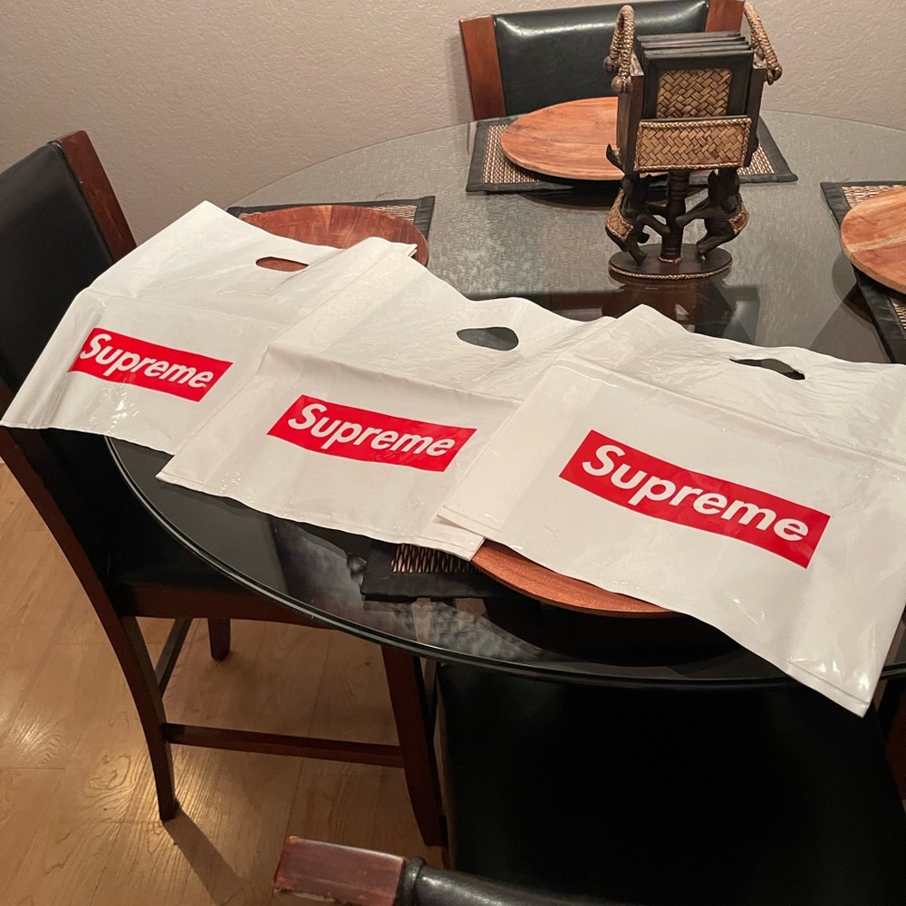 Supreme Store Bags - Picture 3 of 7